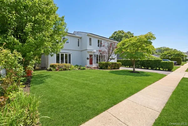 $1,089,000 | 140 North Street, Locust Valley, NY 11560