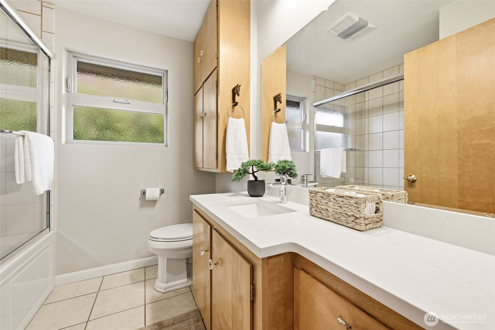 4019 Southwest Henderson Street Seattle, WA 98136 - Photo 20 of 40