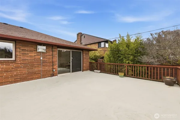 $1,499,950 | 4019 Southwest Henderson Street, Seattle, WA 98136