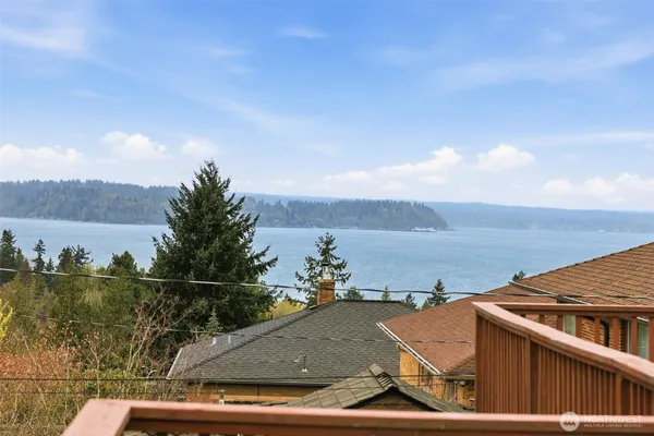 $1,499,950 | 4019 Southwest Henderson Street, Seattle, WA 98136