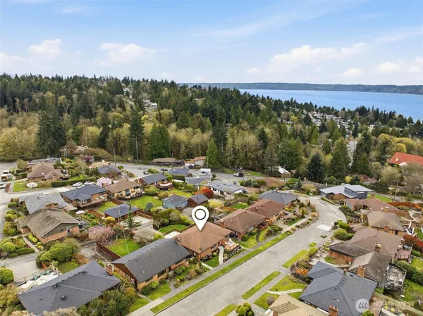 $1,499,950 | 4019 Southwest Henderson Street, Seattle, WA 98136