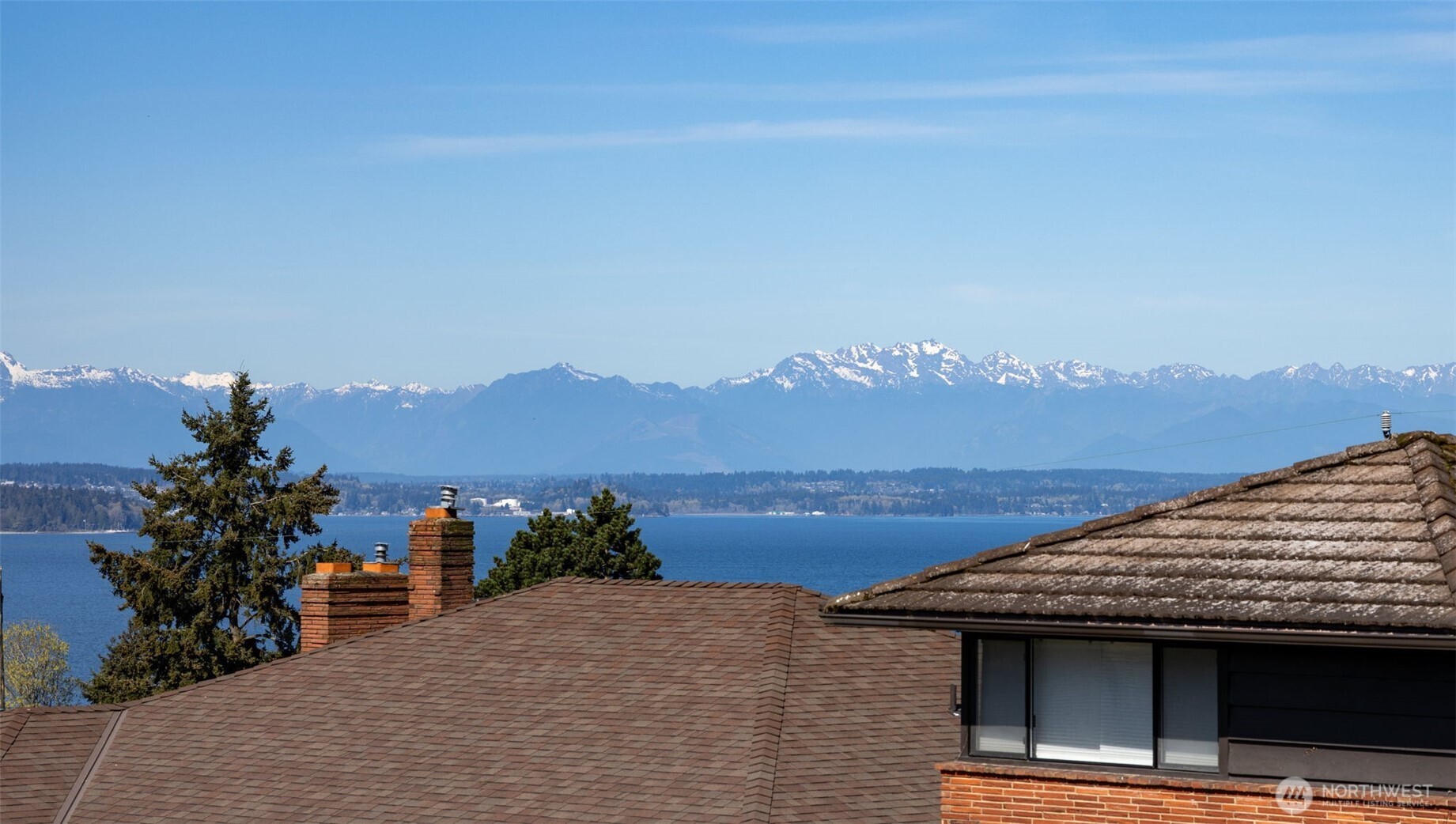 4019 Southwest Henderson Street Seattle, WA 98136 - Photo 6 of 40