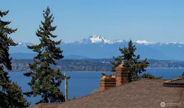 $1,499,950 | 4019 Southwest Henderson Street, Seattle, WA 98136