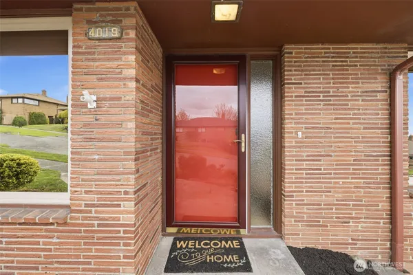 $1,499,950 | 4019 Southwest Henderson Street, Seattle, WA 98136