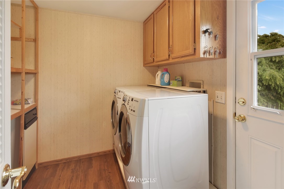 4030 Bay Road Ferndale, WA 98248 - Photo 22 of 36 a utility room with dryer and washer