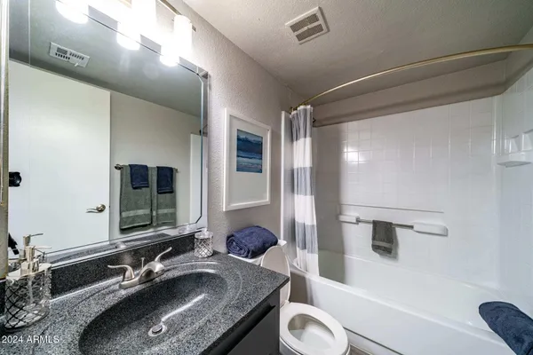 $1,438 | 949 South Longmore, Unit 2, Mesa, AZ 85202
