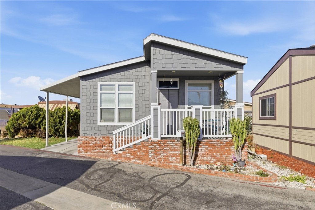 56 Maple Via Anaheim, CA 92801 - Photo 2 of 27