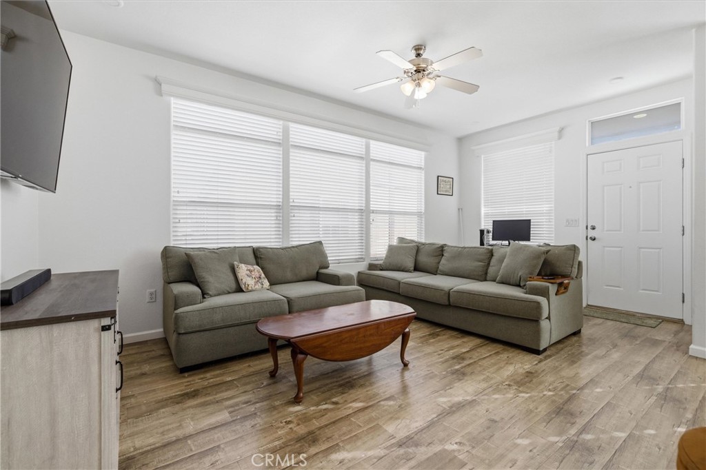 56 Maple Via Anaheim, CA 92801 - Photo 6 of 27