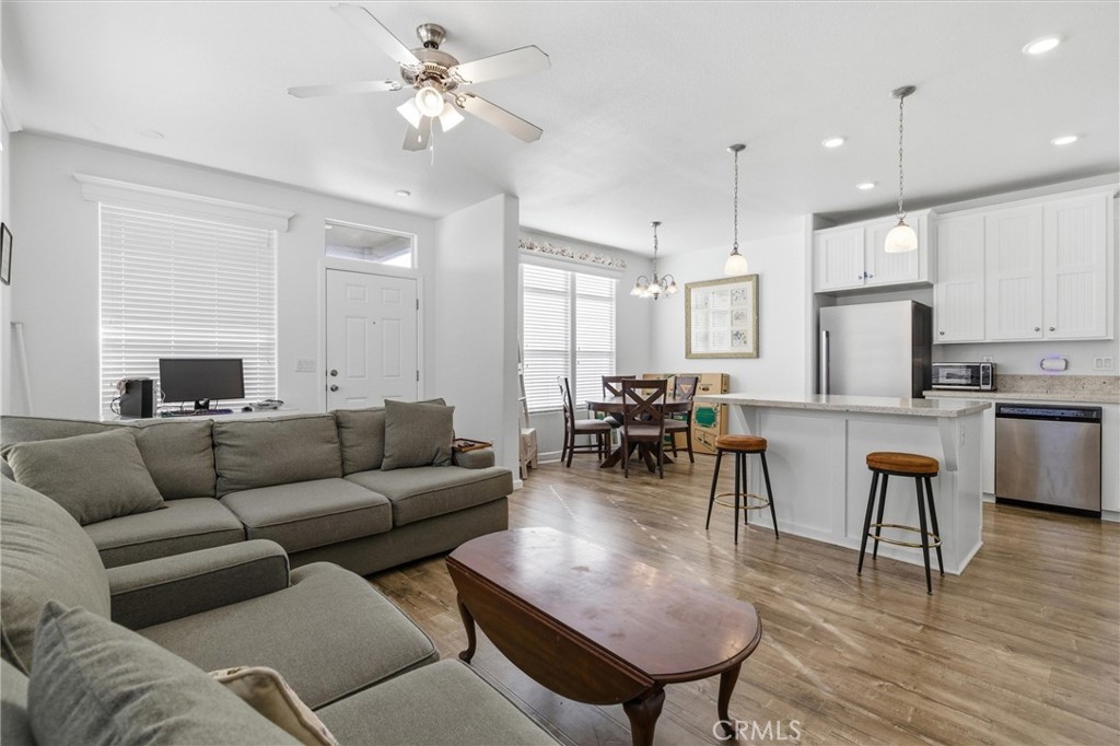 56 Maple Via Anaheim, CA 92801 - Photo 8 of 27