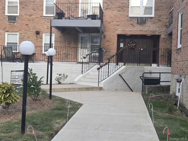 $379,000 | 570 Broadway, Unit 16A, Lynbrook, NY 11563