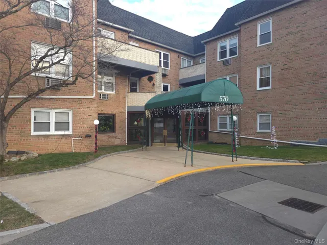 $379,000 | 570 Broadway, Unit 16A, Lynbrook, NY 11563