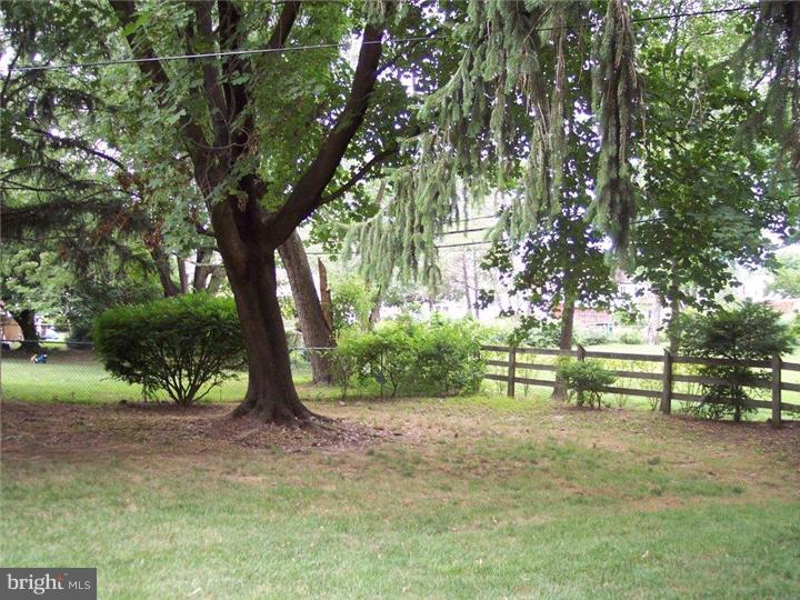 1318 Whitney Road Southampton, PA 18966 - Photo 22 of 25 Back Yard