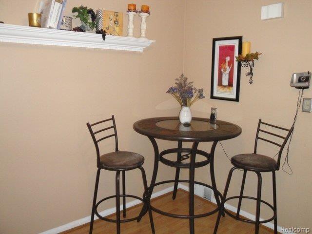 1744 Roslyn Road Grosse Pointe, MI 48236 - Photo 6 of 8 Eating Area