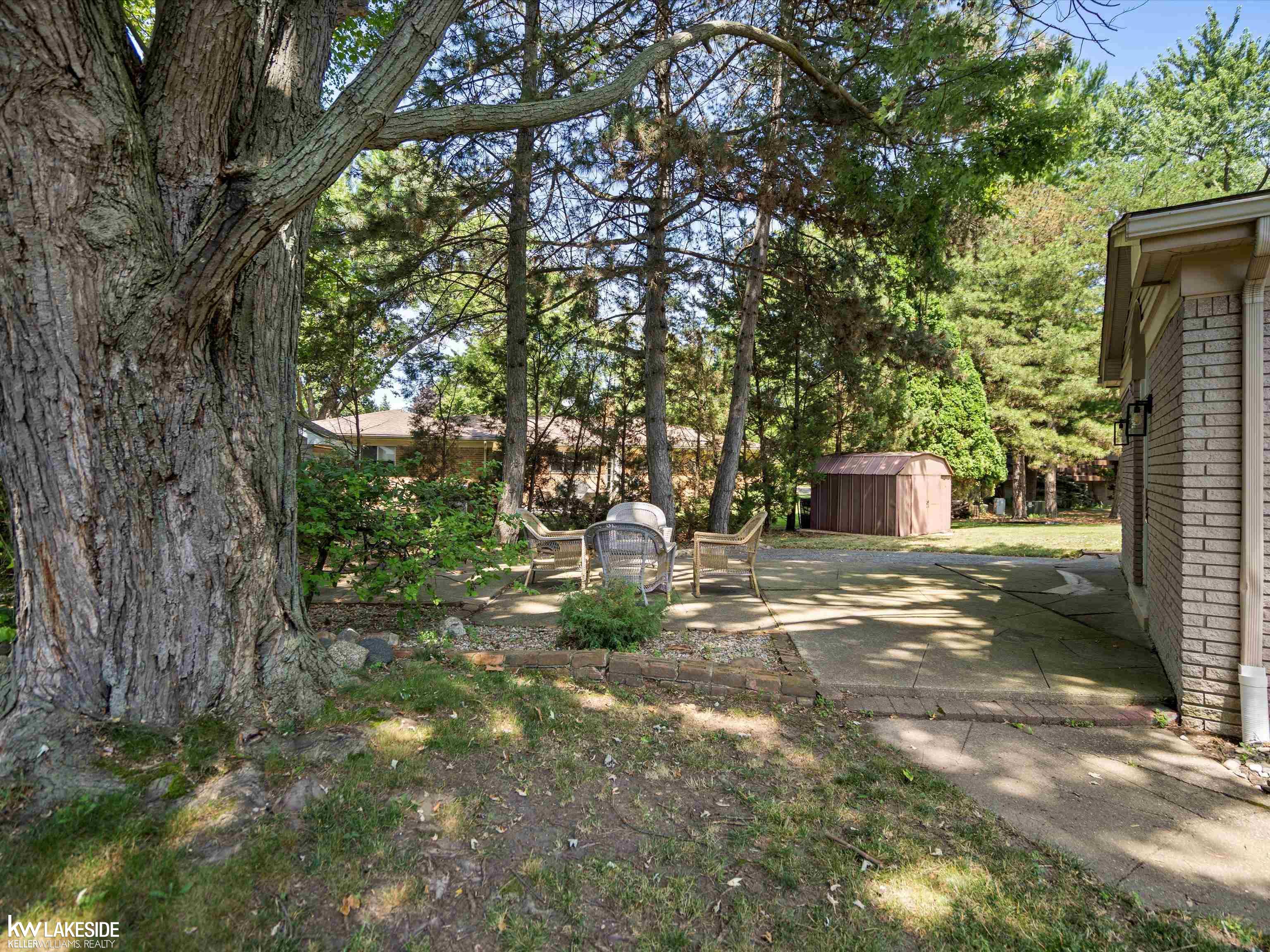 11585 Chicago Road Warren, MI 48093 - Photo 9 of 55 50182761-f8b43cac-be7f-470e-893a-a710392573f5.JPG