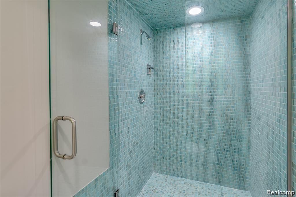 587 East Long Lake Road Bloomfield Hills, MI 48304 - Photo 20 of 27