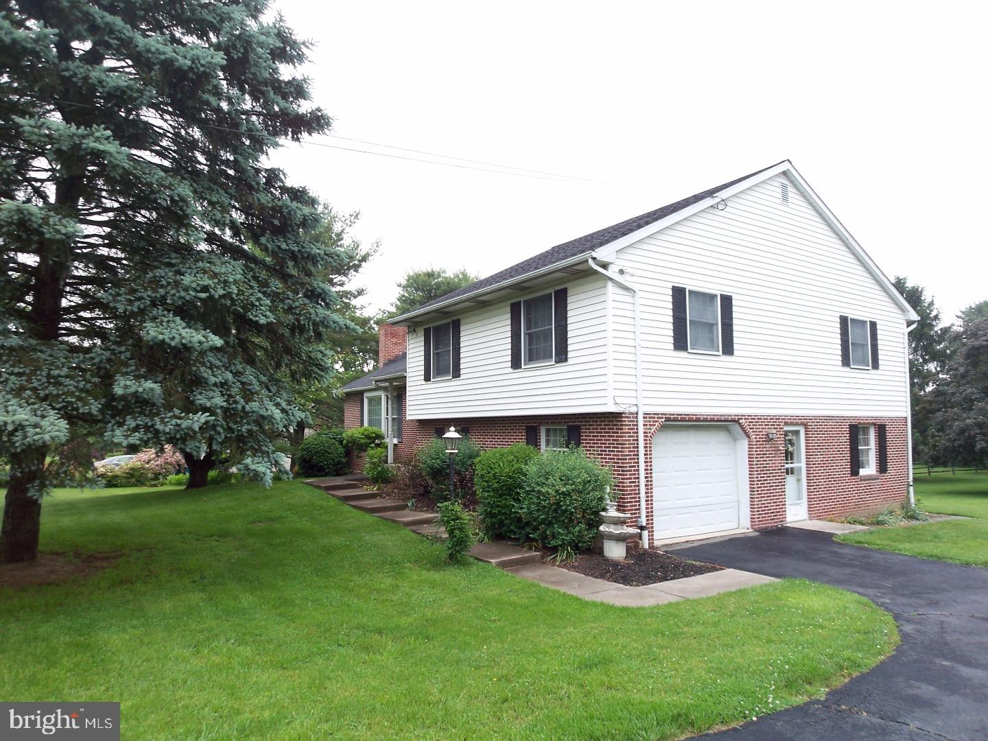 865 Reeceville Road Coatesville, PA 19320 - Photo 2 of 25