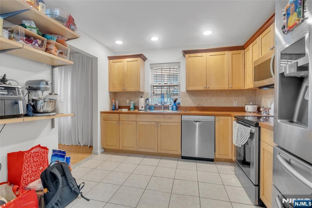 547 Gorge Road, Unit 2E Cliffside Park, NJ 07010 - Photo 11 of 28