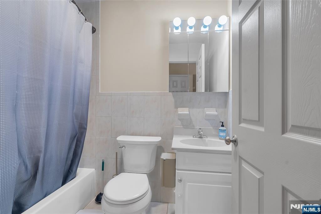 547 Gorge Road, Unit 2E Cliffside Park, NJ 07010 - Photo 16 of 28