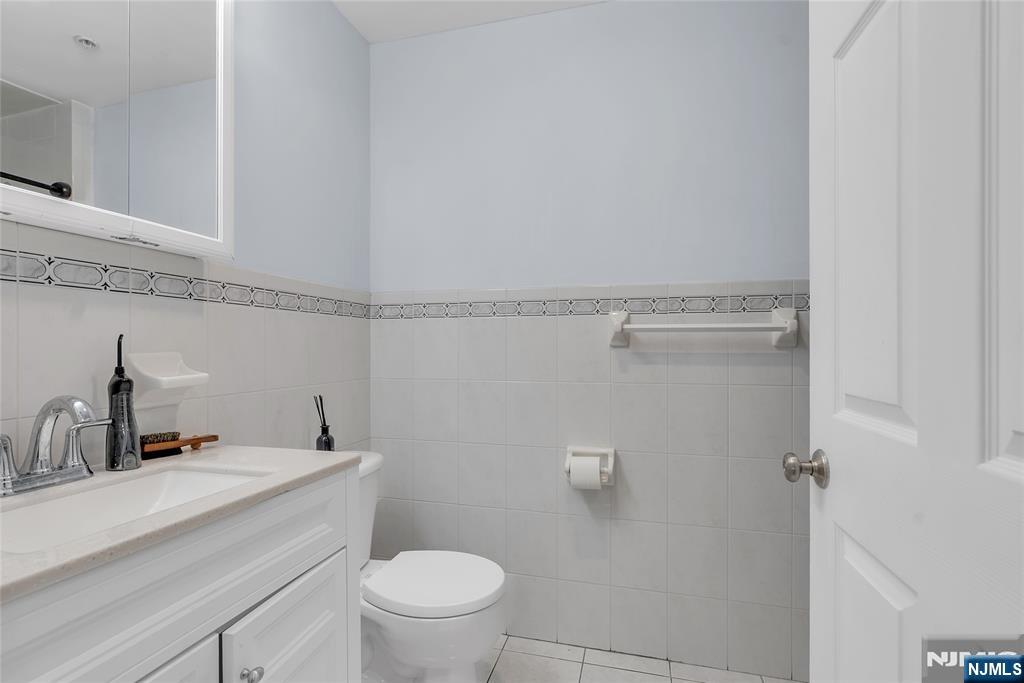 547 Gorge Road, Unit 2E Cliffside Park, NJ 07010 - Photo 21 of 28