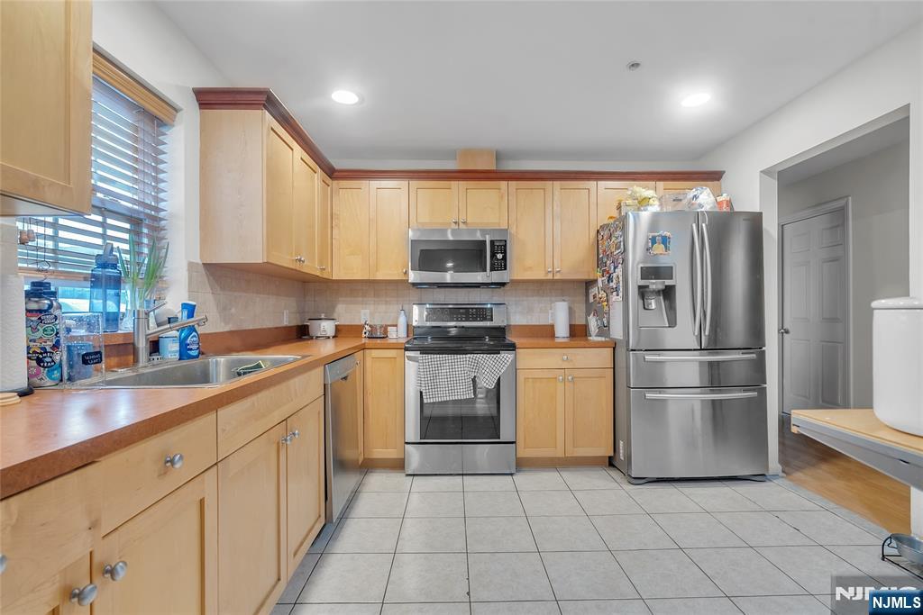 547 Gorge Road, Unit 2E Cliffside Park, NJ 07010 - Photo 9 of 28