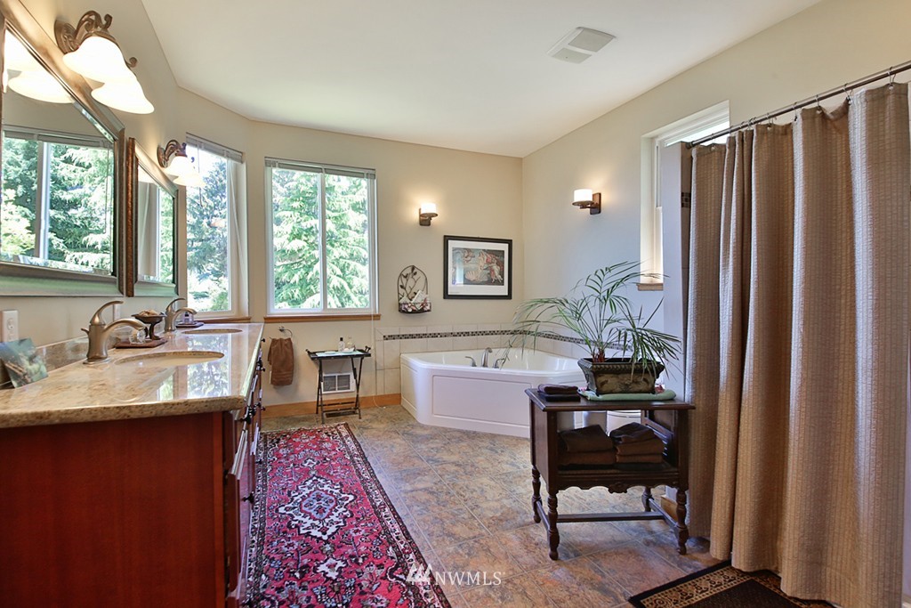 5298 East Harbor Road Freeland, WA 98249 - Photo 14 of 25
