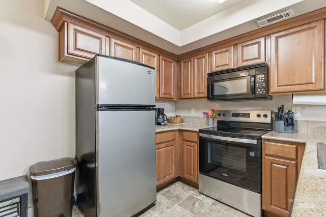 $324,900 | 9993 West Rosecroft Court, Unit 102, Boise, ID 83704