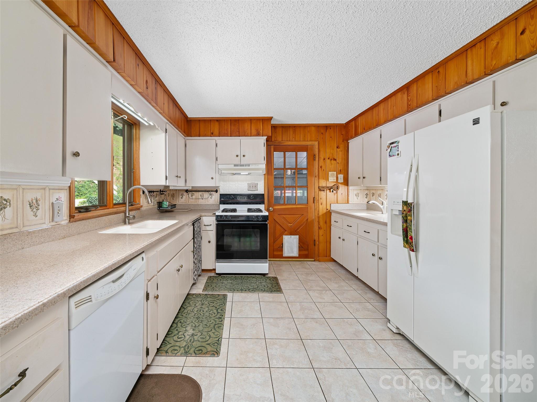 1065 Upper Pig Pen Road Green Mountain, NC 28740 - Photo 7 of 39