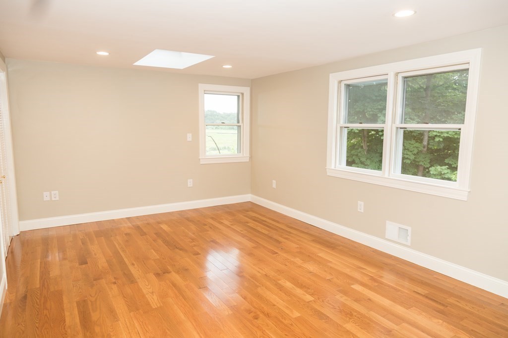 32 Clinton Road Weymouth, MA 02189 - Photo 12 of 30 Gallery Image 12