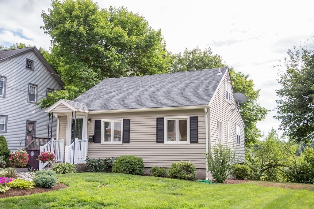 32 Clinton Road Weymouth, MA 02189 - Photo 3 of 30 Gallery Image 3