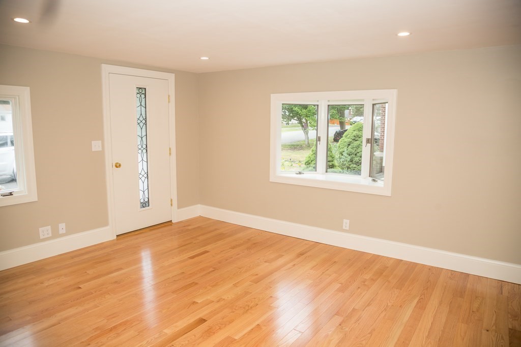 32 Clinton Road Weymouth, MA 02189 - Photo 6 of 30 Gallery Image 6