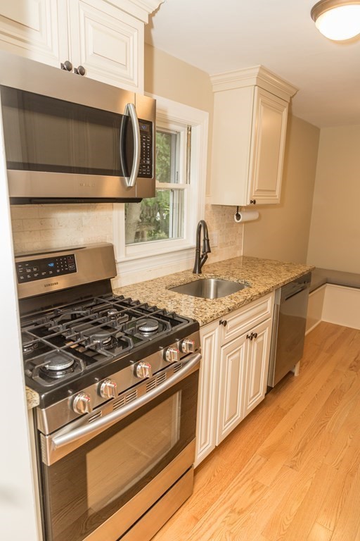 32 Clinton Road Weymouth, MA 02189 - Photo 7 of 30 Gallery Image 7