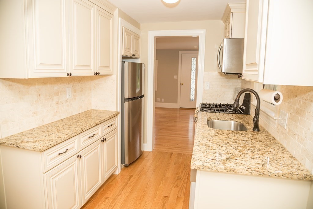 32 Clinton Road Weymouth, MA 02189 - Photo 8 of 30 Gallery Image 8