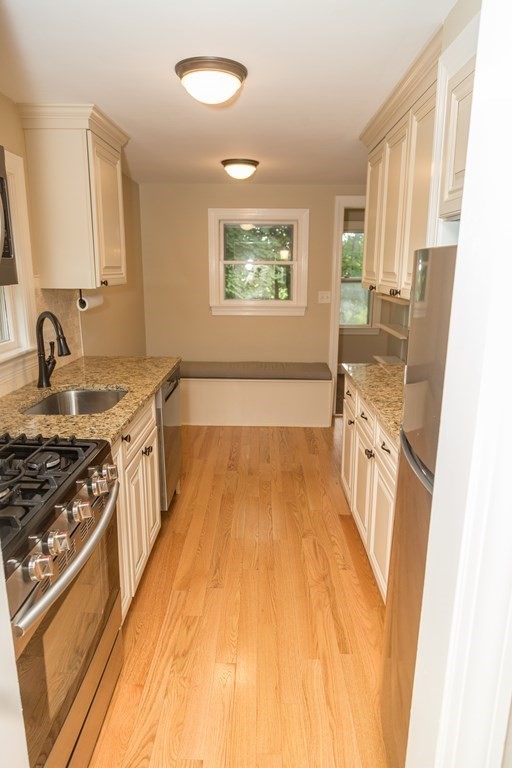 32 Clinton Road Weymouth, MA 02189 - Photo 9 of 30 Gallery Image 9