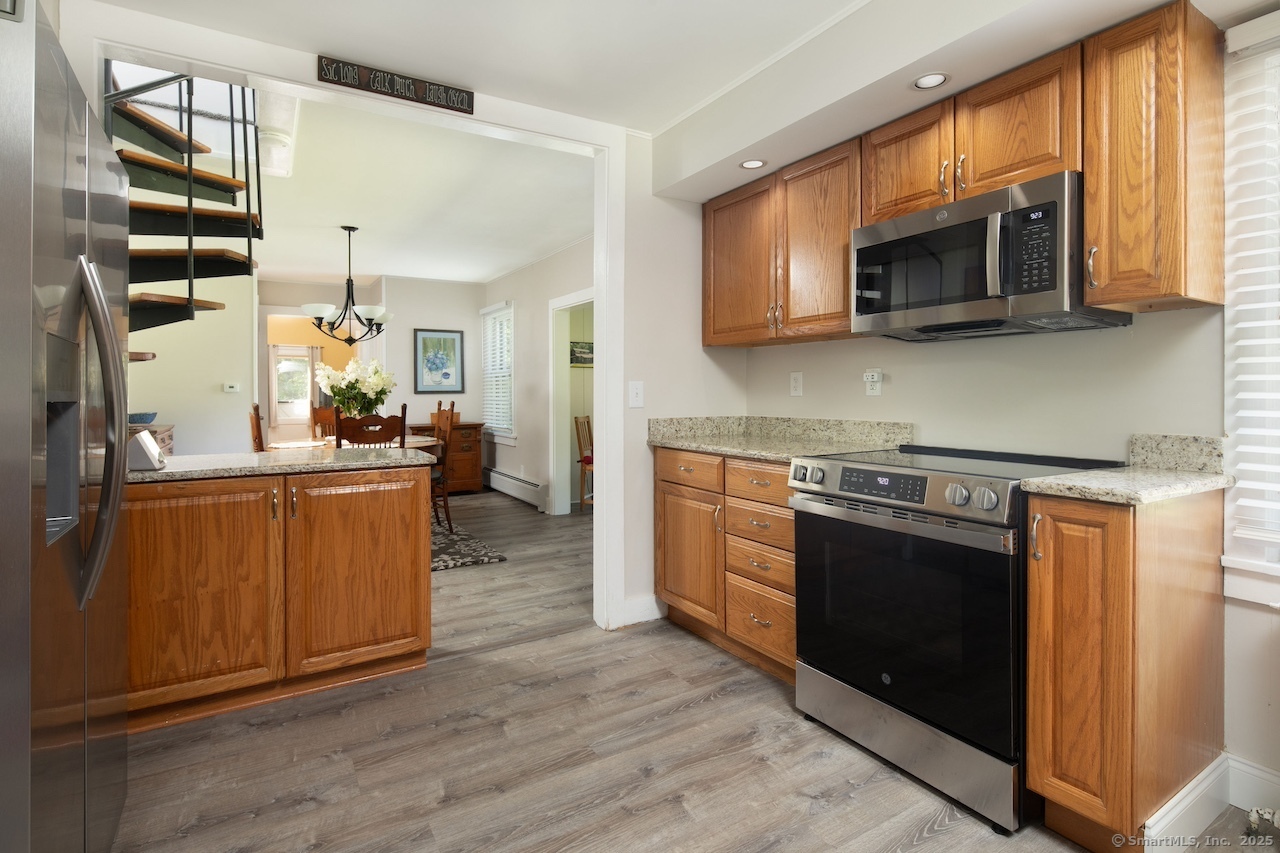 11 Reservoir Road Salisbury, CT 06039 - Photo 5 of 25