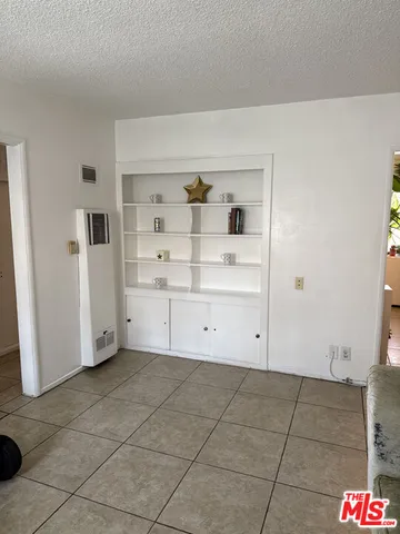 a view of utility room