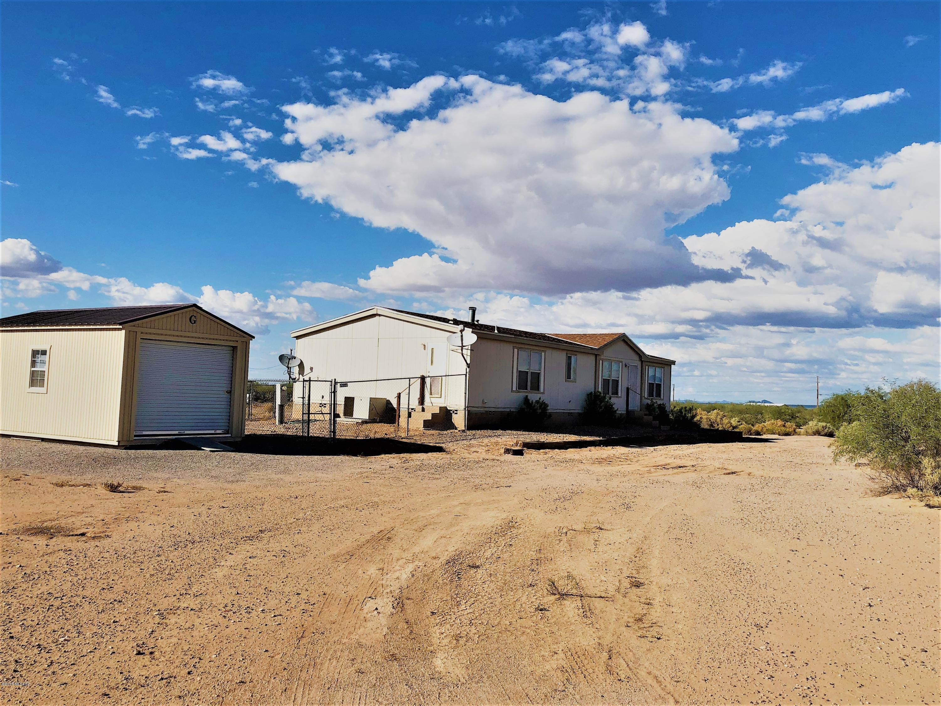 9415 Ghost Ranch Road Marana, AZ 85653 - Photo 2 of 13 Garage and side yard
