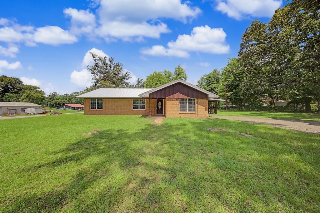 508 Miller Street Broaddus, TX 75929 - Photo 2 of 17