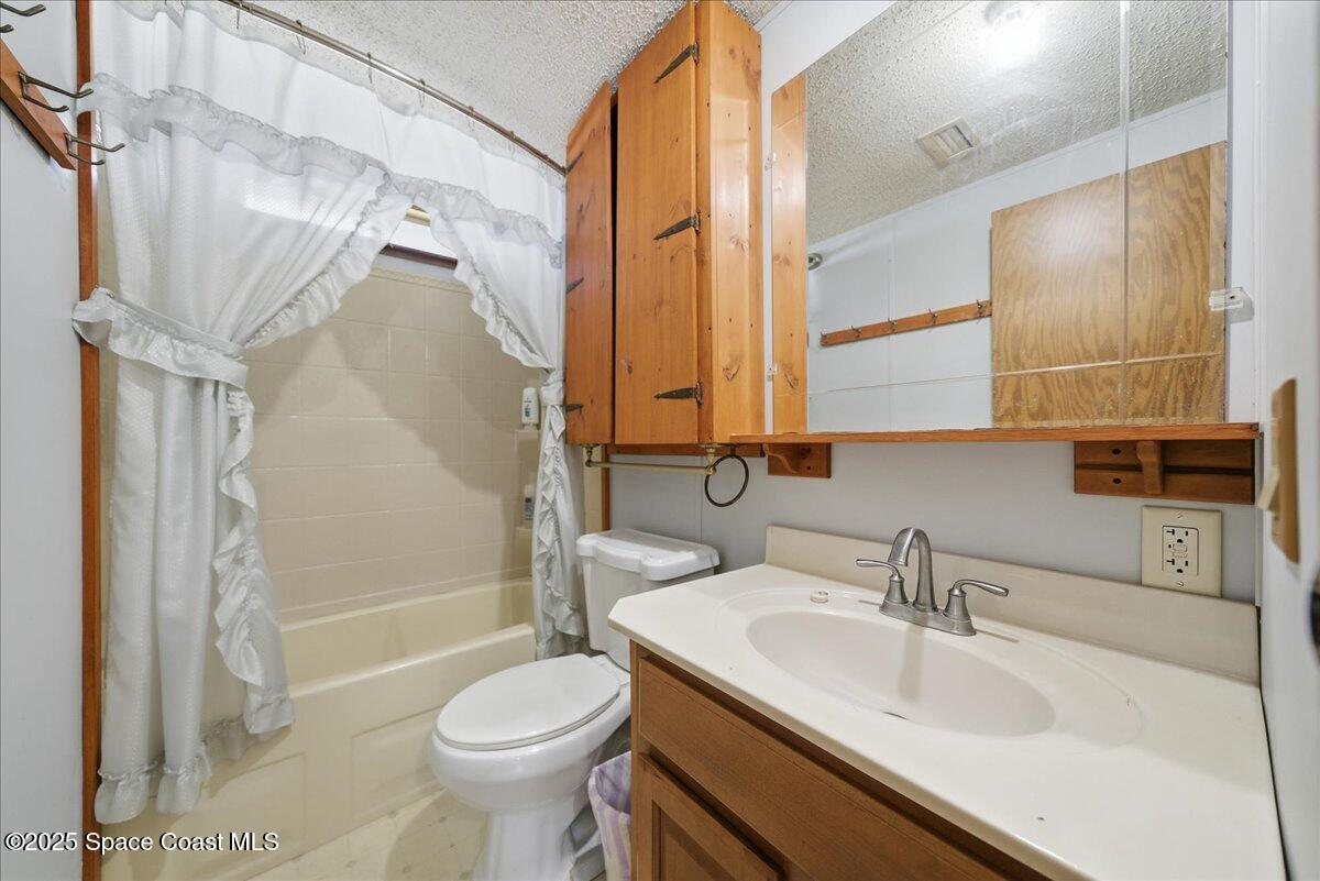 4245 Royal Palm Avenue Cocoa, FL 32926 - Photo 11 of 29 Spare Bathroom