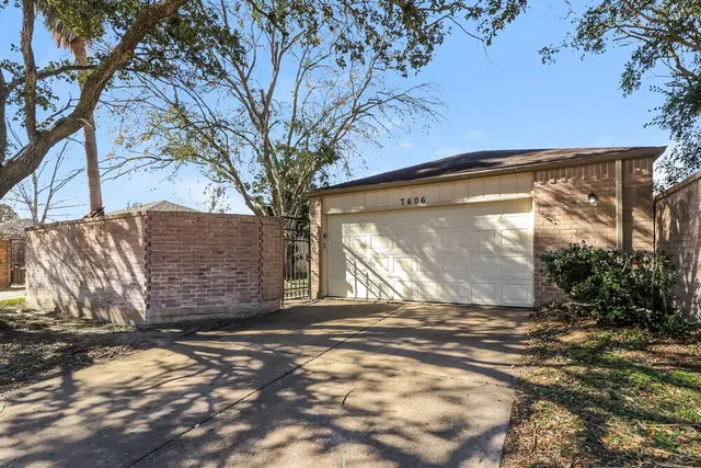 $1,805 | 7406 San Simeon Drive, Houston, TX 77083