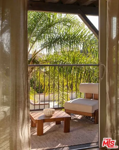 $2,998,000 | 3234 Lowry Road, Los Angeles, CA 90027