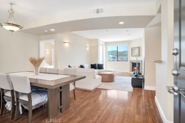 $699,000 | 4724 Kester Avenue, Unit 410, Sherman Oaks, CA 91403
