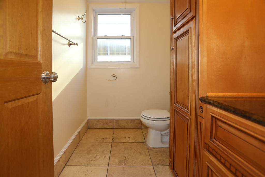 2458 North Clybourn Avenue, Unit 2F Chicago, IL 60614 - Photo 18 of 20 a bathroom with a toilet