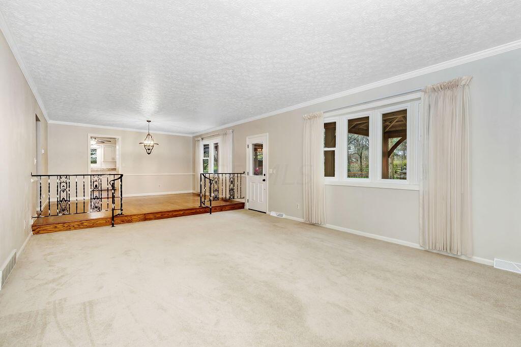 649 Old Farm Road Columbus, OH 43213 - Photo 37 of 83 36-FamilyRoom