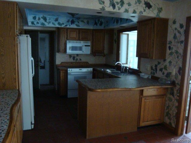 30 Cedarwald Drive Rochester, MI 48306 - Photo 9 of 11 Kitchen