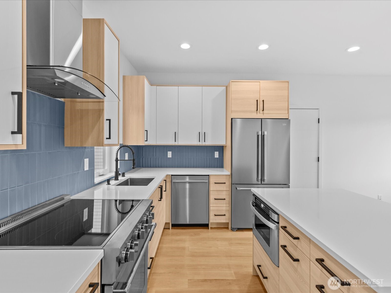 3239 61st Avenue Southwest, Unit B Seattle, WA 98116 - Photo 13 of 31