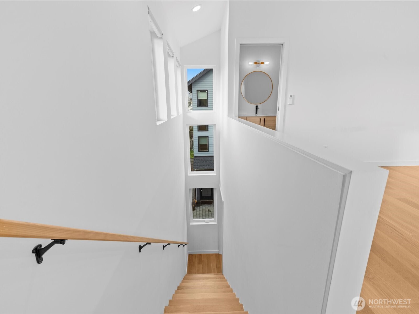 3239 61st Avenue Southwest, Unit B Seattle, WA 98116 - Photo 14 of 31