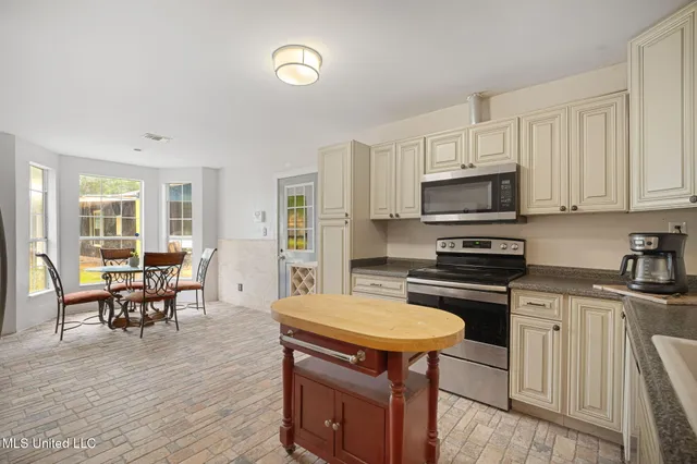 $600,000 | 9641 F S 301, Brooklyn, MS 39425