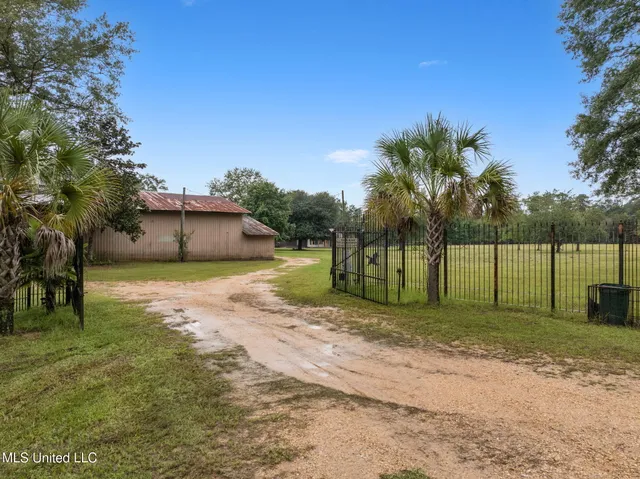 $600,000 | 9641 F S 301, Brooklyn, MS 39425
