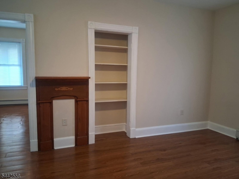 58 Thompson Street Raritan, NJ 08869 - Photo 4 of 11