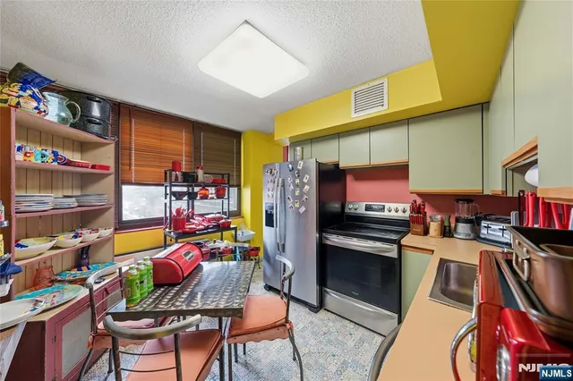 $369,000 | 344 Prospect Avenue, Unit 2E, Hackensack, NJ 07601